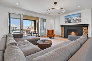 Smart TV, fireplace, offices, computer monitors - Red Ledges mountain modern, golf, min 90 day stay (Heber City)