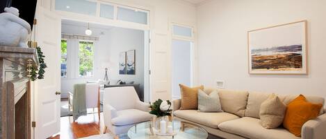 Smart TV, fireplace, books, stereo