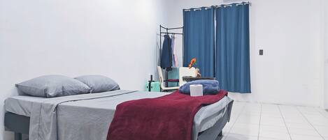 1 bedroom, desk, WiFi, bed sheets