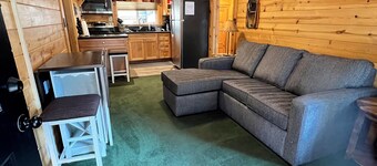 Cozy Almanor Lakefront 2 Bed / 2 Bath Cabin. Boat Ramp and Boat Slip Included