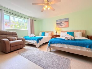 1 bedroom, WiFi, bed sheets - Sunrise Delight –Pet-Friendly, 2-Min Walk to Beach (Hollywood)