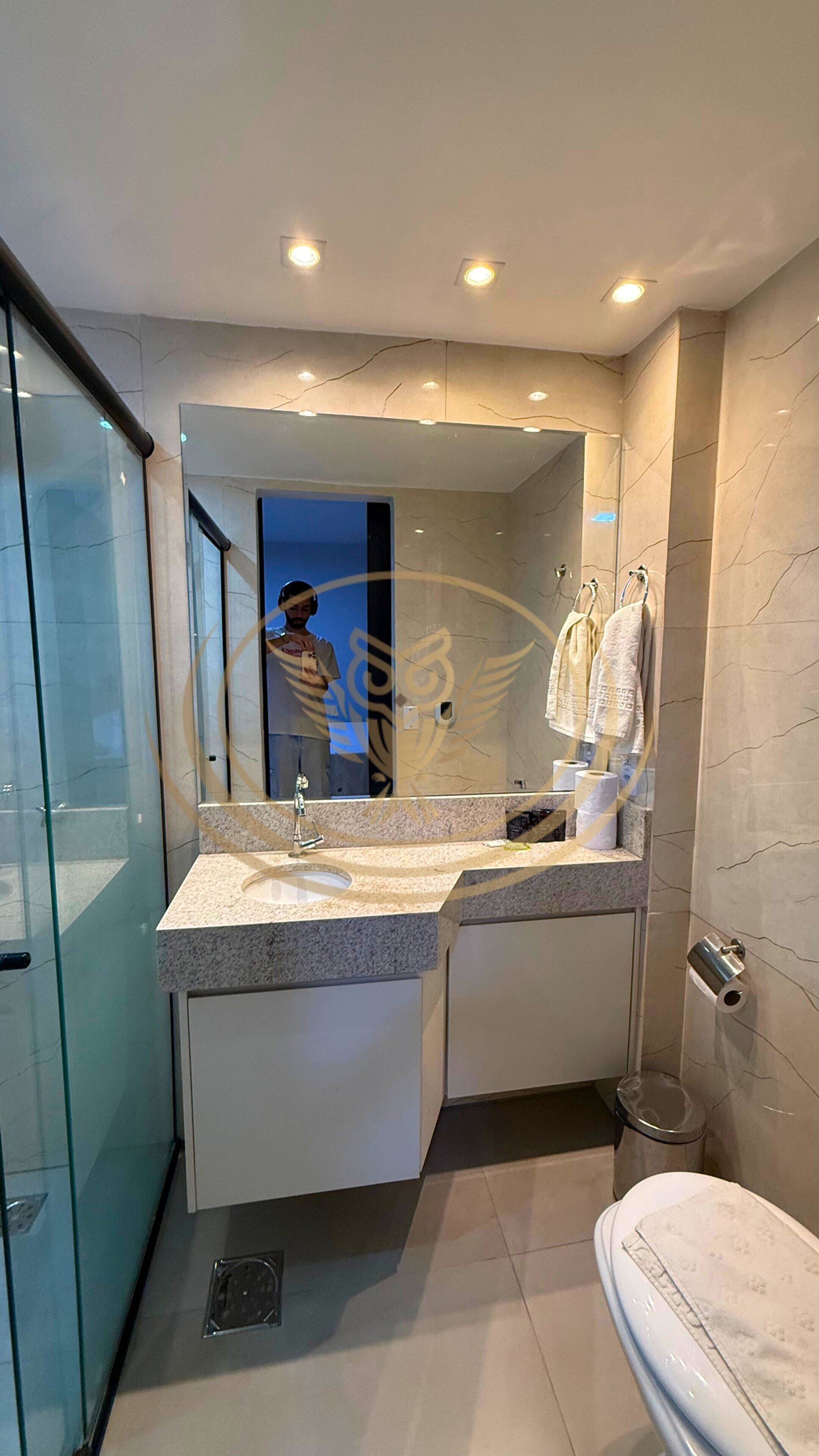 Apartamento superluxo | Banheiro | Chuveiro, produtos de toalete grátis