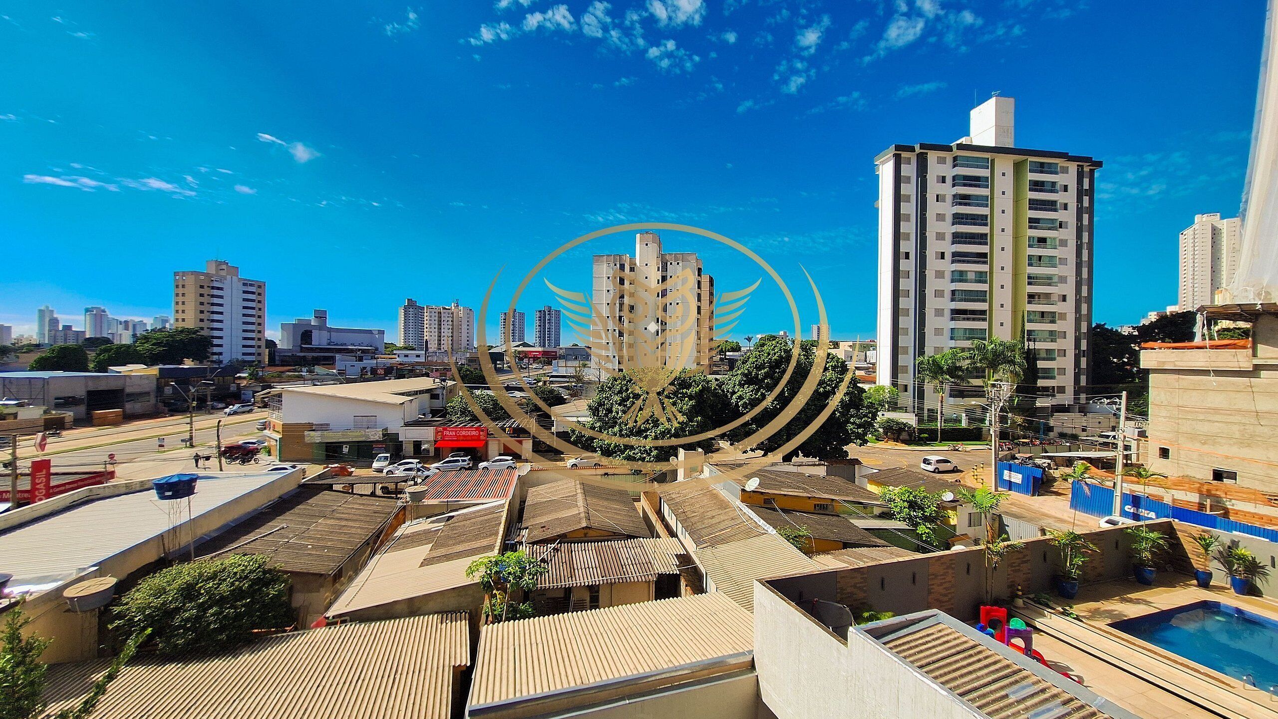 Apartamento básico | Piscina | Una piscina al aire libre (de 06:00 a 22:00), sombrillas, tumbonas