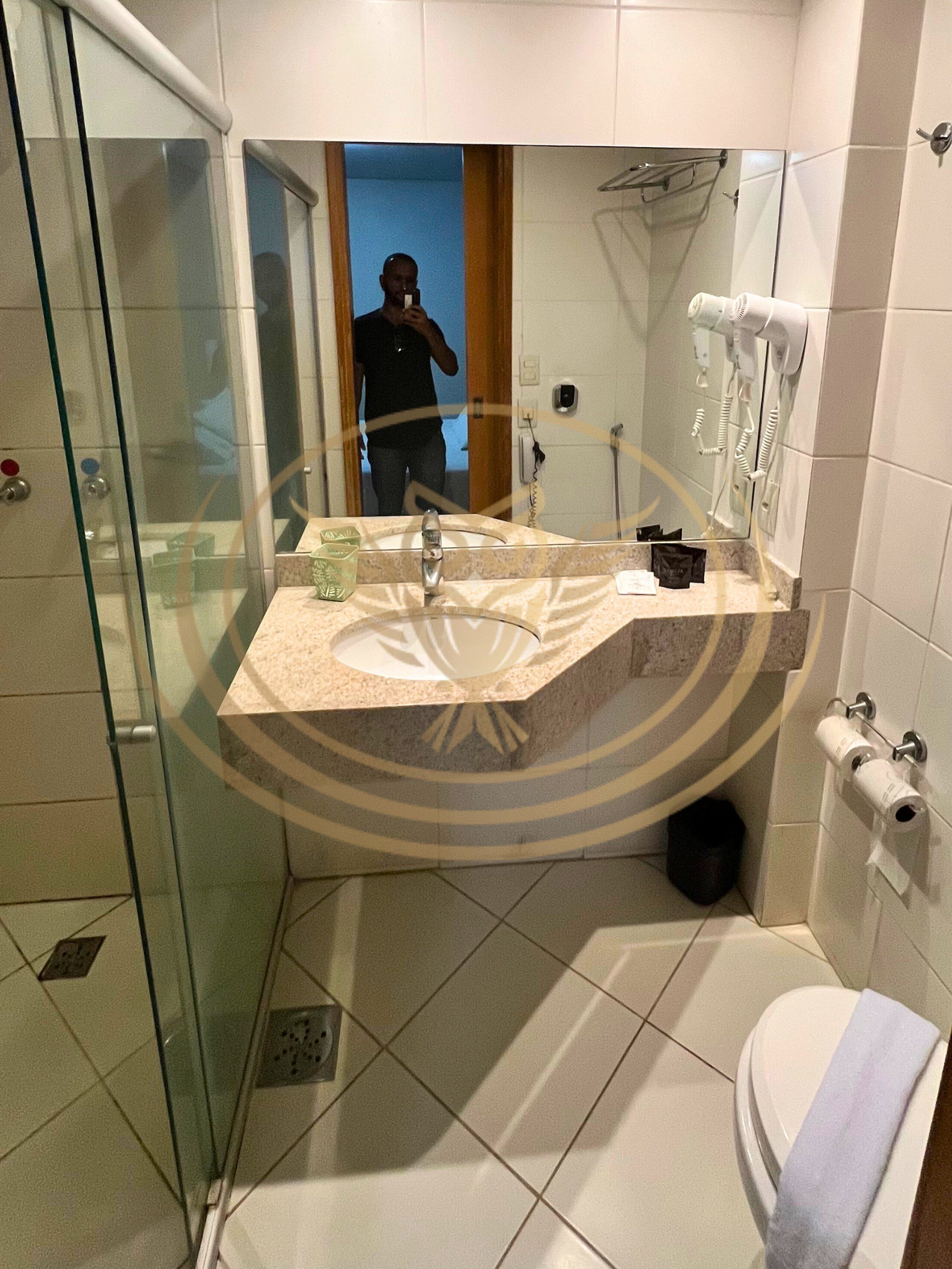 Basic Apartment | Bathroom | Shower, free toiletries, hair dryer, towels