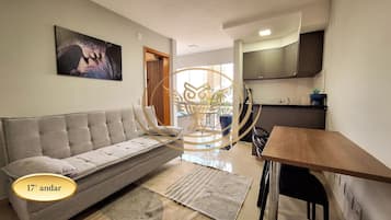 Luksusleilighet | Oppholdsområde | En 34-tommers Flatskjerm-TV med digitale kanaler samt filmkjøp