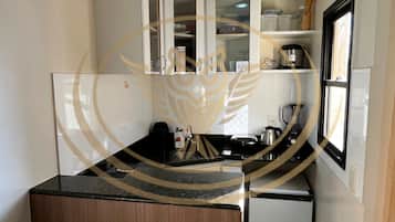 Basic Apartment | Private kitchen | Microwave, cookware/dishes/utensils, dining tables