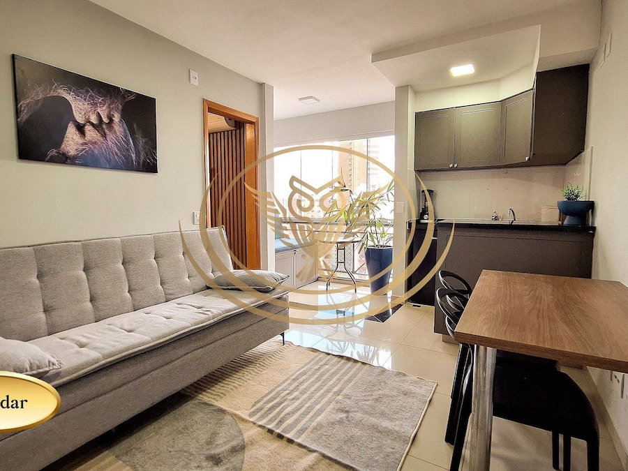Apartament de luxe | Sala d'estar | Televisor de pantalla plana de 34 polzades amb canals digitals