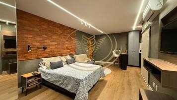 Apartamento superluxo | 1 quarto, espaço de trabalho para notebook, cortinas blackout