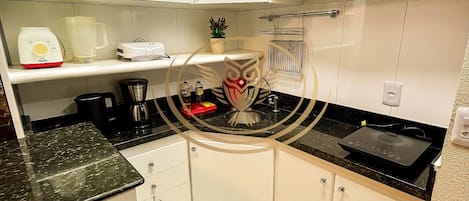 奢华公寓 | 私人厨房 | 微波炉、厨具/餐具、餐桌