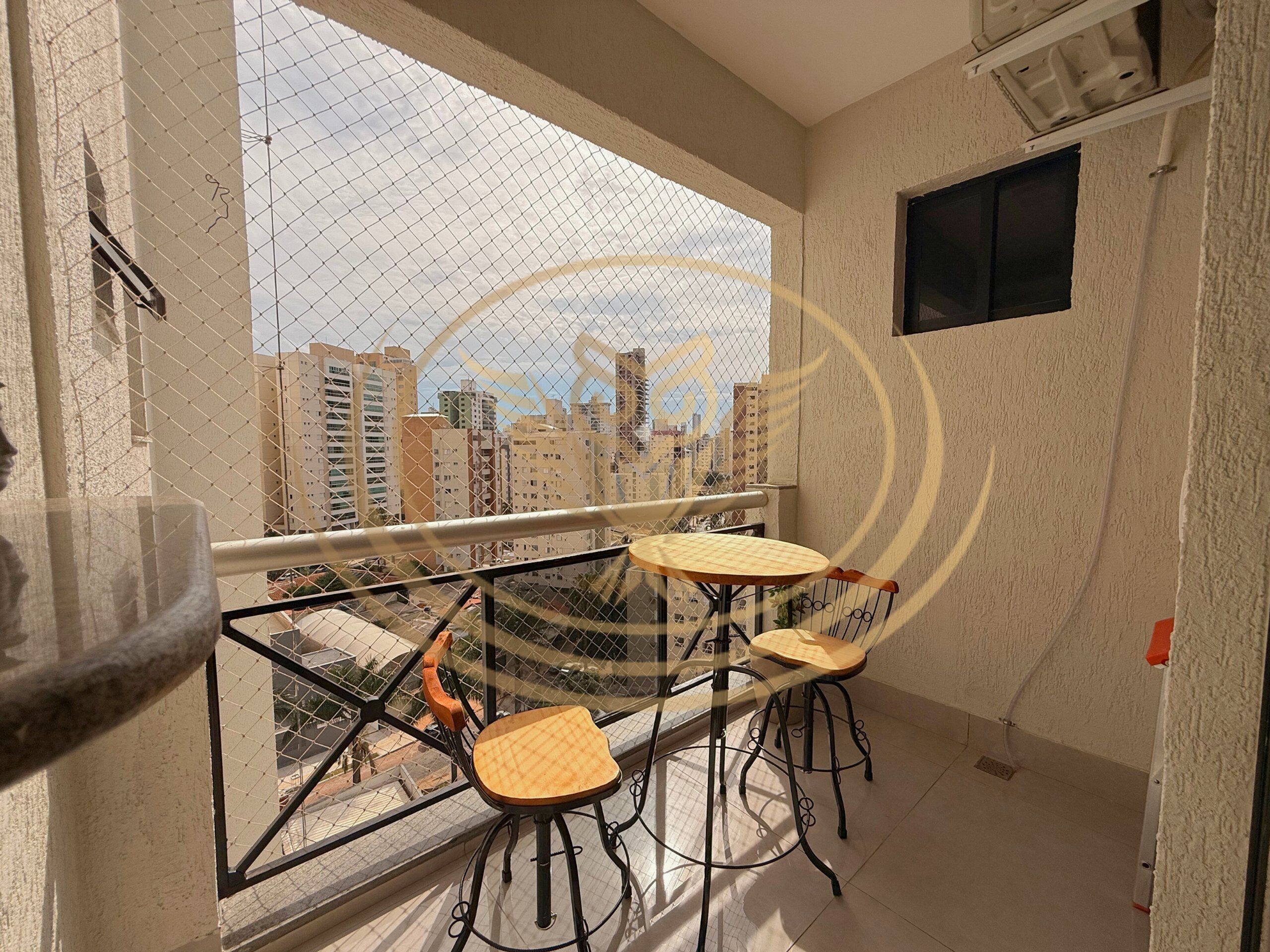Luxury Apartment | Outdoor dining