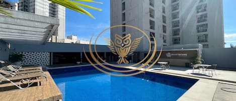 Appartement | Piscine | Piscine extérieure, accÚs possible de 6 h à 22 h, parasols