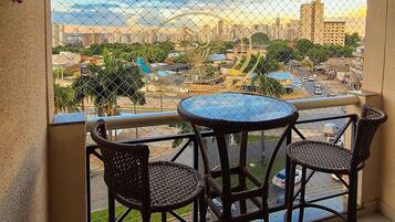 Apartment | Outdoor dining