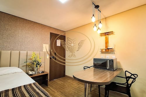 Grand Apartment | 1 bedroom, laptop workspace, blackout drapes, iron/ironing board