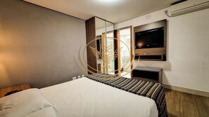 Apartamento | 1 dormitorio, espacio para trabajar con un portátil, cortinas opacas