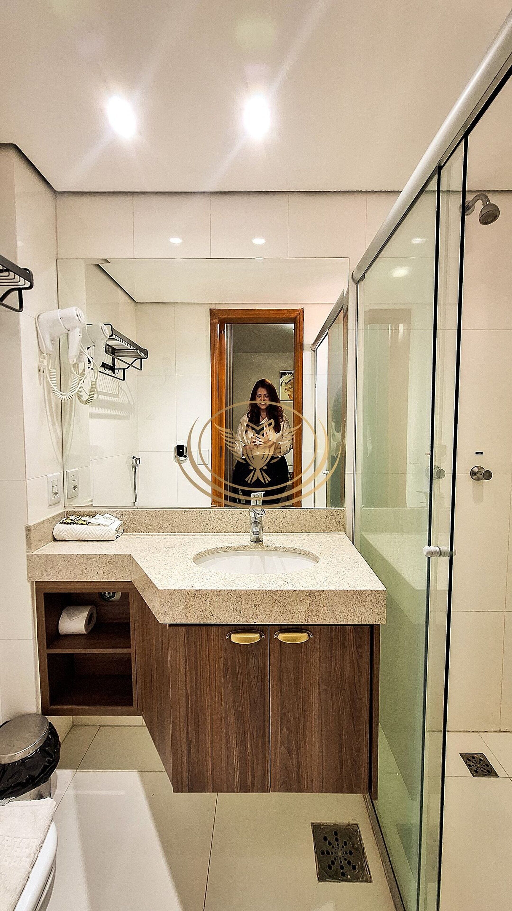 Apartamento superluxo | Banheiro | Chuveiro, produtos de toalete grátis