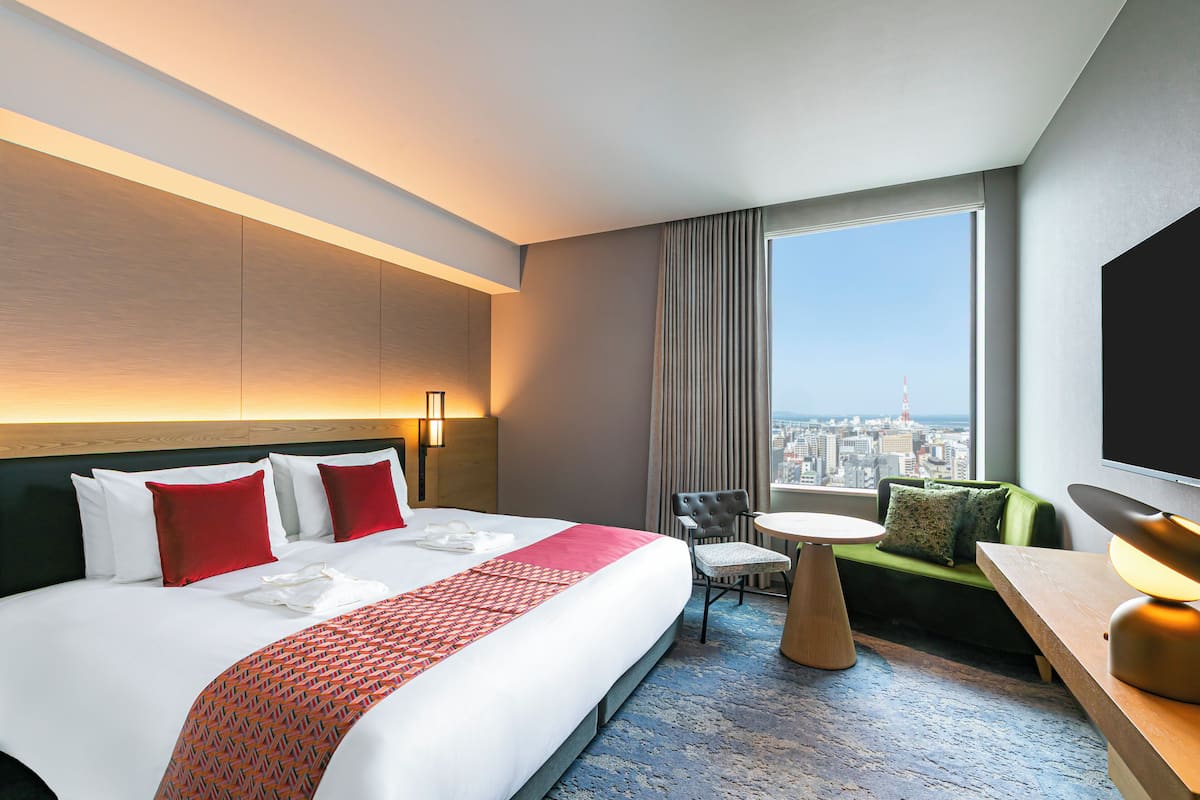 Quarto luxo, 1 cama King, para não fumantes | Roupas de cama premium, edredons de pluma, cofres nos quartos