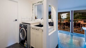 Interior - Whispering Leaves Tamborine Mountain (Tamborine Mountain)