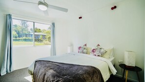 3 bedrooms, desk, free WiFi, bed sheets