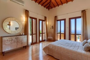 3 bedrooms, iron/ironing board, Internet, bed sheets