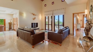 TV, DVD player - Elegant Villa Retreat with Infinity Pool & Scenic Views (Paphos)
