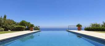 Elegant Villa Retreat with Infinity Pool & Scenic Views