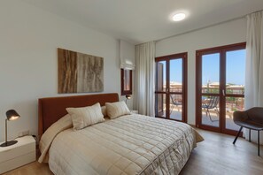 3 bedrooms, iron/ironing board, internet, bed sheets