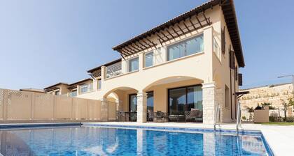 Experience Ultimate Luxury in a Breathtaking Villa, Paphos Villa 1477