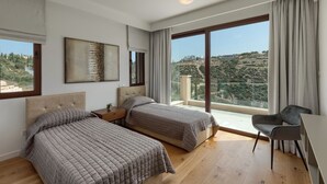 3 bedrooms, iron/ironing board, internet, bed sheets
