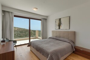 3 bedrooms, iron/ironing board, Internet, bed sheets