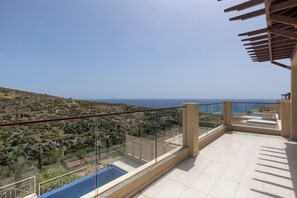 Property grounds - Indulge in Luxury at This Exquisite Villa Retreat, Paphos Villa 1478 (Paphos)