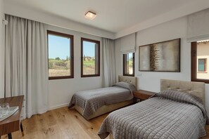 3 bedrooms, iron/ironing board, Internet, bed sheets