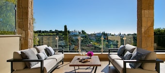 Experience Luxury in This Elegant Sea View Villa, Paphos Villa 1480