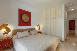 3 habitaciones, tabla de planchar con plancha, internet y ropa de cama 