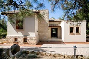 Exterior - Unwind in Luxury: Your Perfect Family Escape (Paphos)