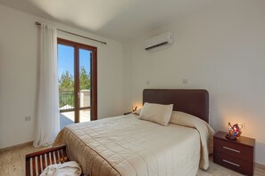 3 bedrooms, iron/ironing board, Internet, bed sheets