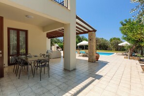 Outdoor dining - Unwind in Style: Your Luxury Retreat Awaits (Paphos)