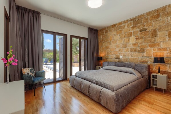 2 bedrooms, iron/ironing board, Internet, bed sheets