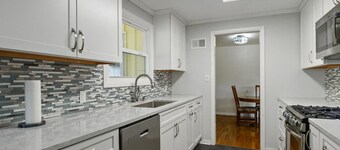 The Mellow Yellow: 2.2 mi to UO/ 3.5 mi to Autzen