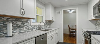 Mellow Yellow - 7 Minutes to UO & 4 Minutes to Downtown