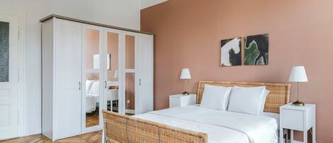 2 bedrooms, iron/ironing board, WiFi, bed sheets