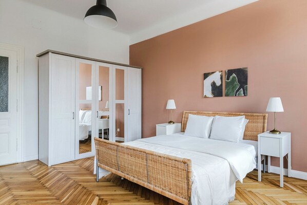 2 bedrooms, iron/ironing board, WiFi, bed sheets