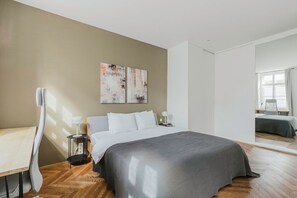 2 quartos, ferros/tábuas de passar roupa, Wi-Fi, roupa de cama
