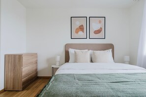 2 chambres, fer et planche à repasser, Wi-Fi, draps fournis