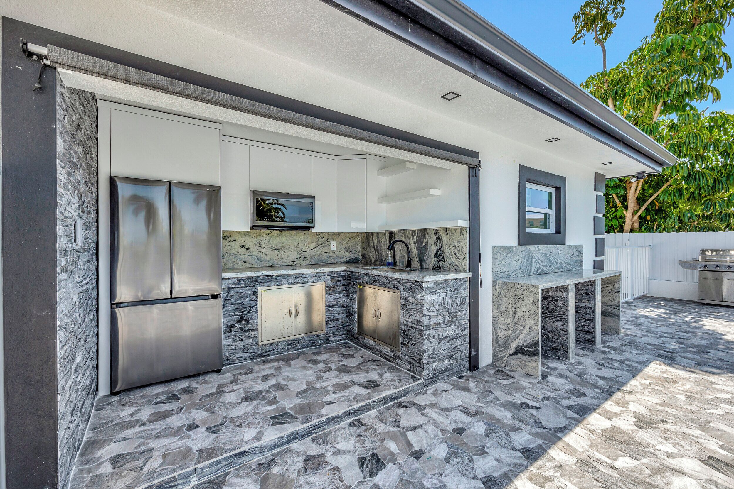 Kühlschrank, Mikrowelle, Geschirrspüler