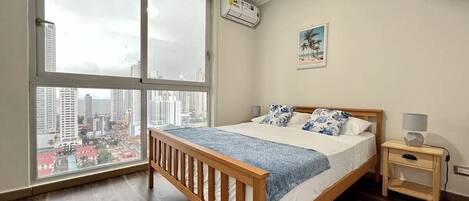 3 habitaciones, tabla de planchar con plancha, wifi y ropa de cama