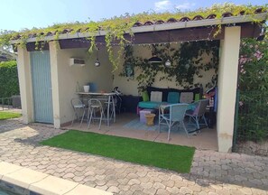 Terrace/patio - The annex, studio in a house (Saint-Martin-de-Valgalgues)