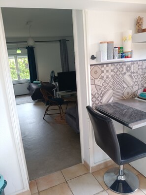 Interior - The annex, studio in a house (Saint-Martin-de-Valgalgues)