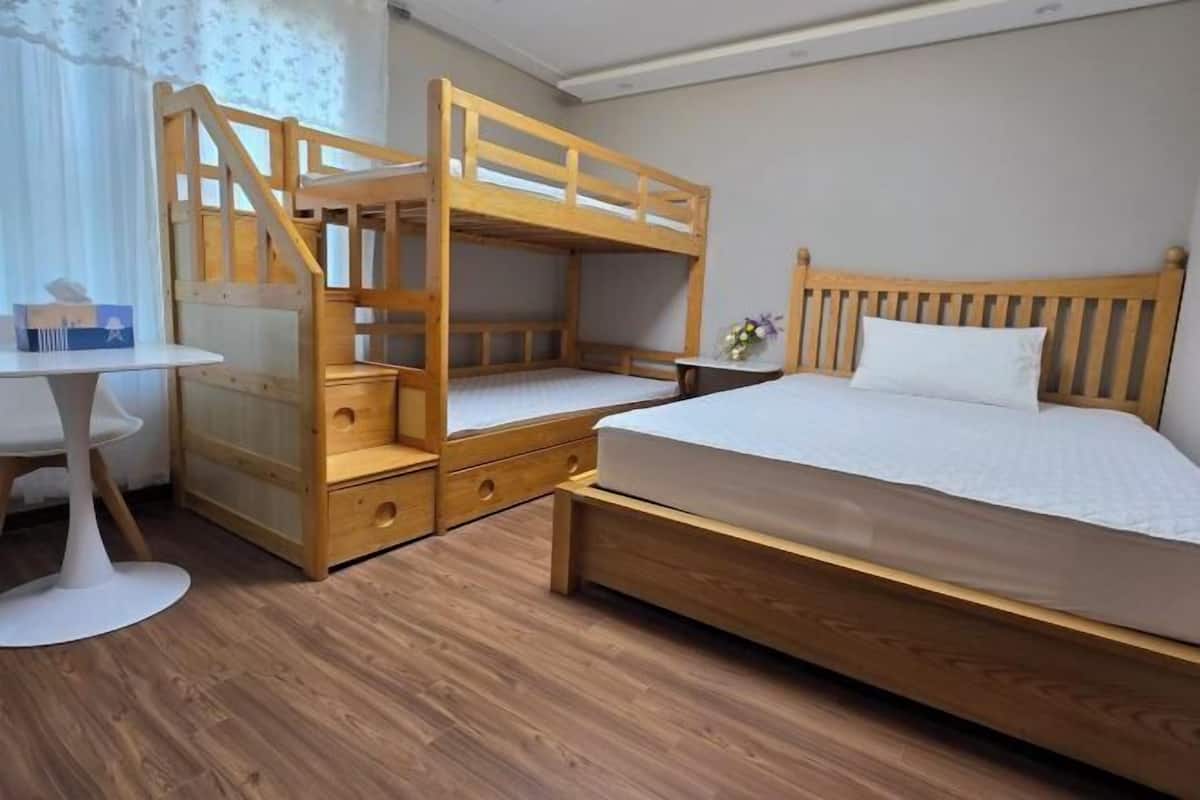 Ropa de cama hipoalergénica y escritorio