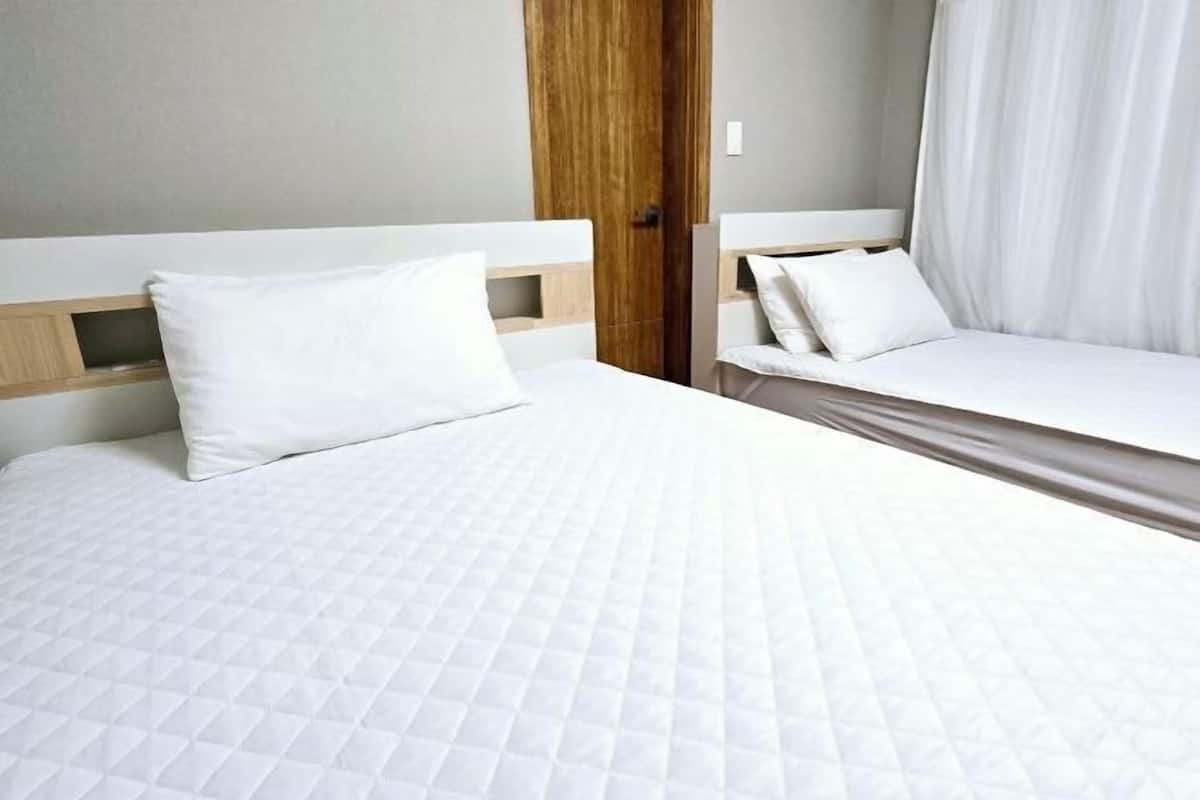 Ropa de cama hipoalergénica y escritorio