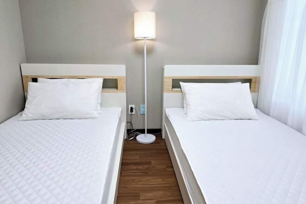 Ropa de cama hipoalergénica y escritorio